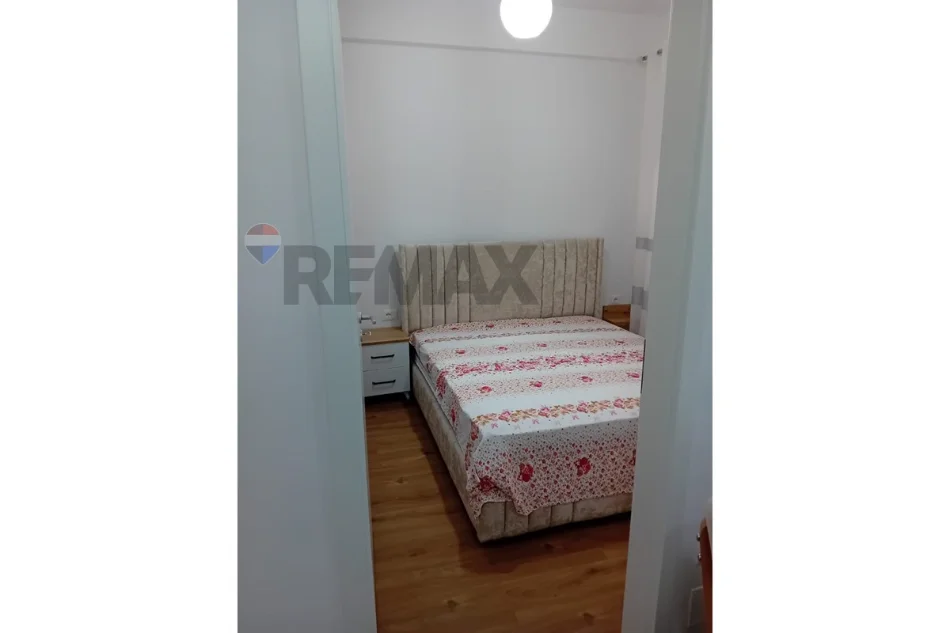 Tirane, jepet me qera apartament 1+1 Kati 7, (Ali Demi)