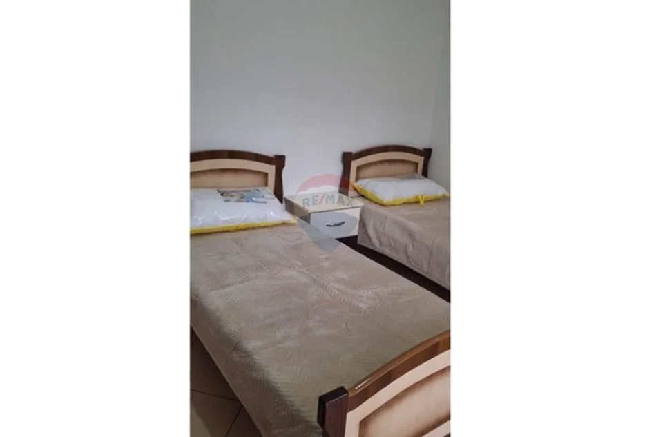 Tirane, jepet me qera apartament , 100 m² 700 € 