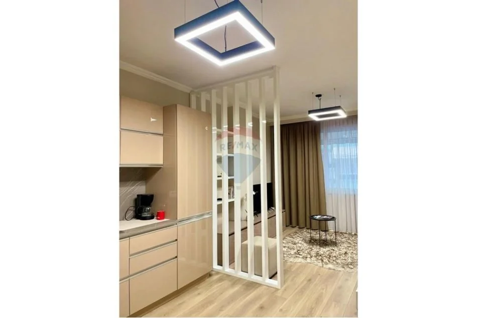 Tirane, jepet me qera apartament 1+1 , 65 m² 900 € (Blloku,Tirane)