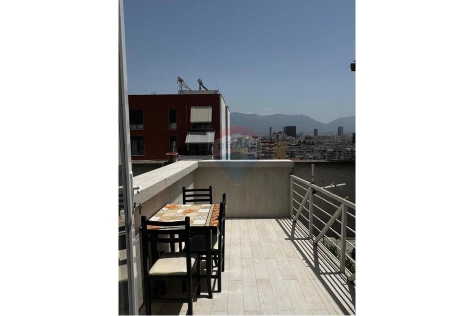 Tirane, jepet me qera apartament 1+1 Kati 8, 60 m² 400 € (Rruga Stavri Themeli)