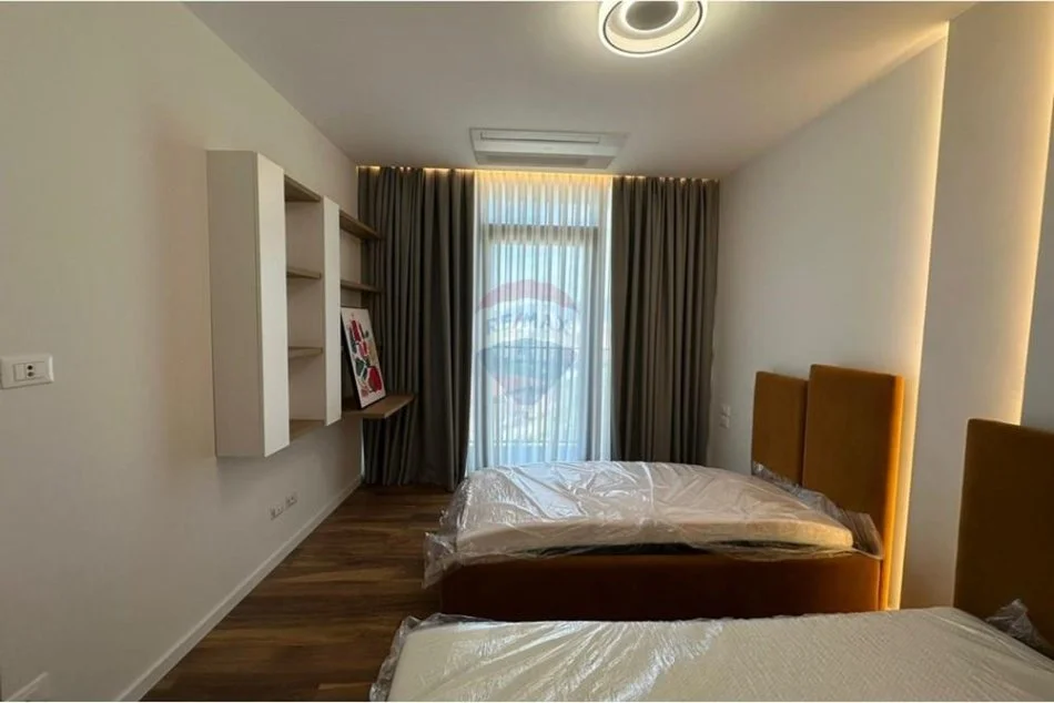 Tirane, jepet me qera apartament 2+1+Ballkon , 140 m² 2.000 € (Lake View)