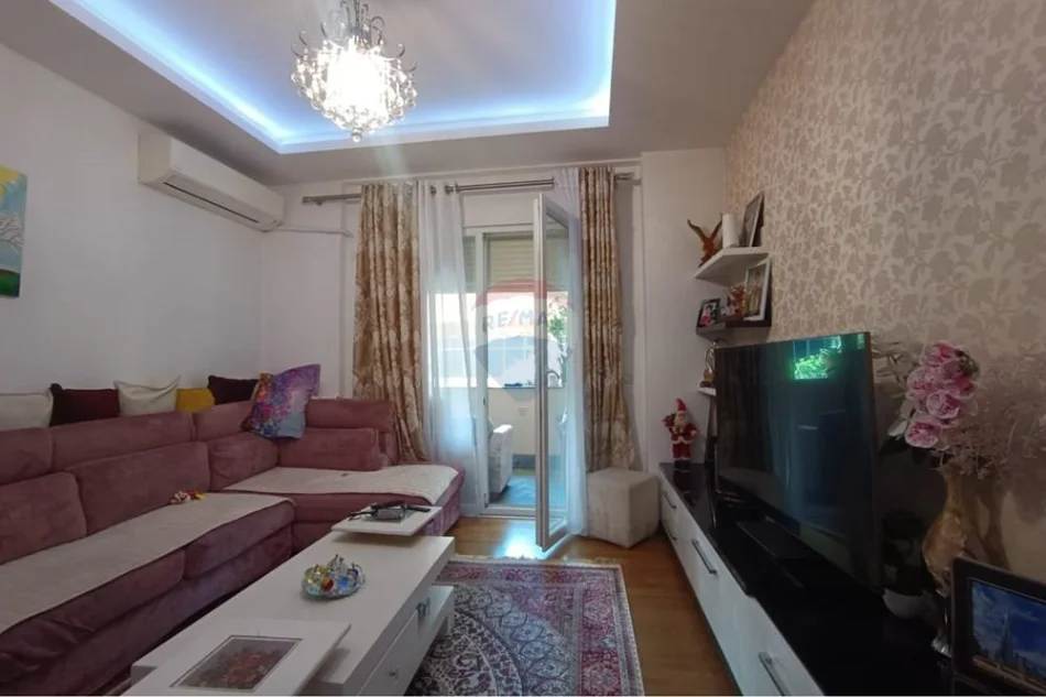 Tirane, shitet apartament 2+1+Ballkon , 106 m² 220.000 € (5 maji)