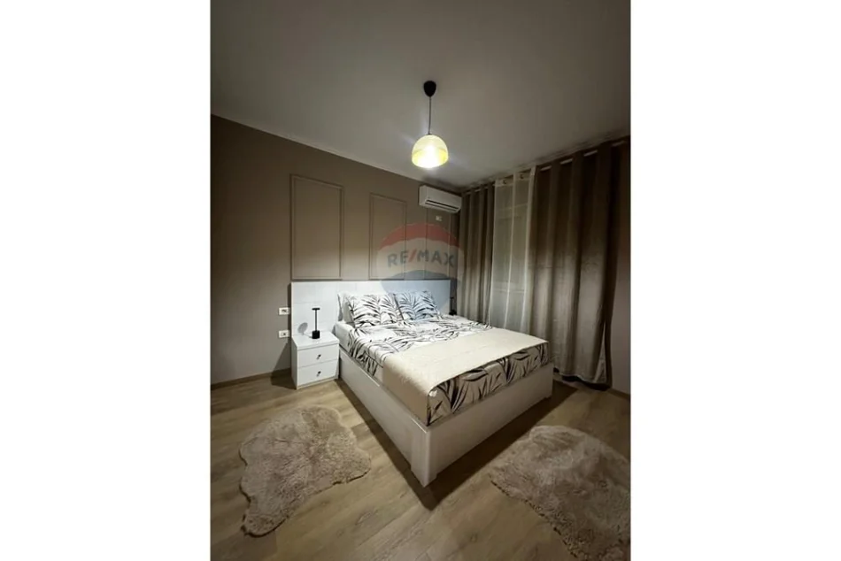 Tirane, jepet me qera apartament 2+1 , 100 m² 700 € (Liqeni i Thate)