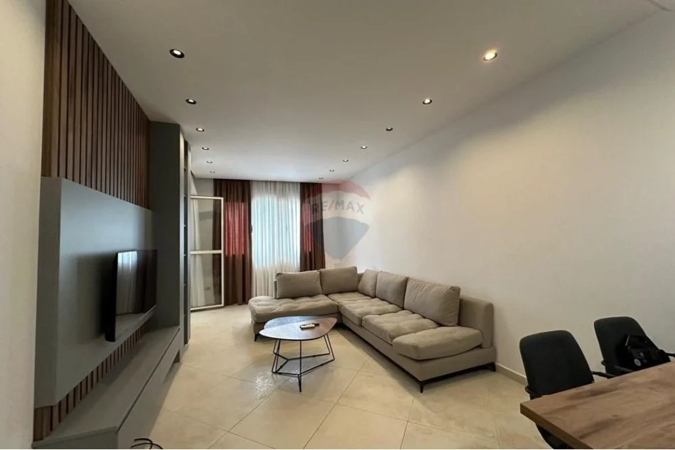 Tirane, jepet me qera 2+1+Ballkon , 550 €