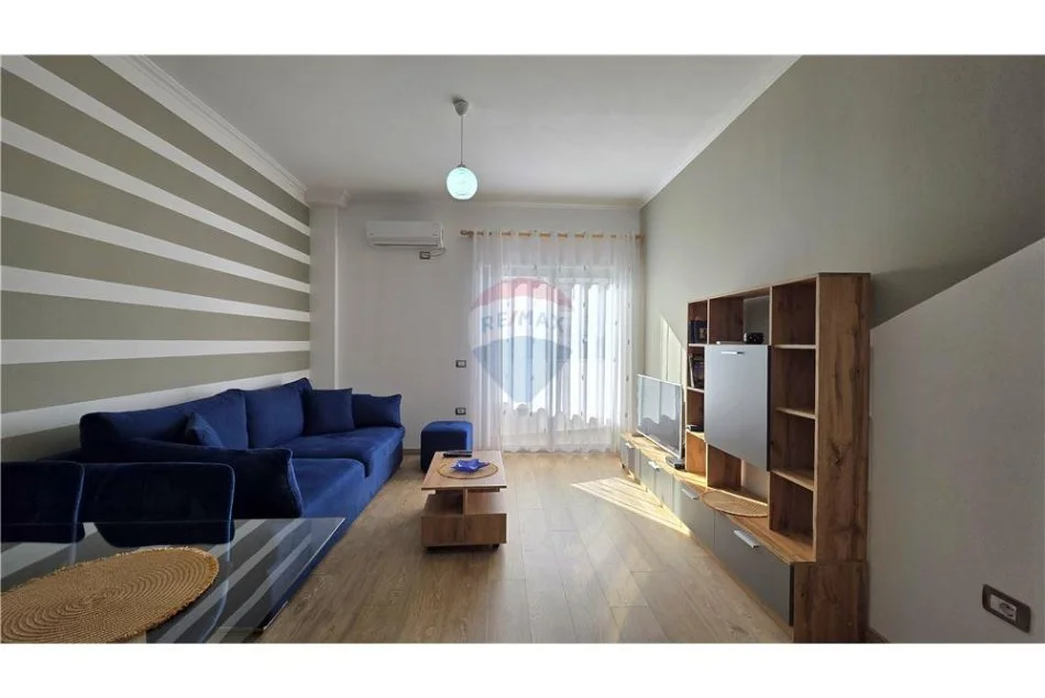 Vlore, shitet apartament 1+1 Kati 5, 74 m² 179.000 € (Rr. Dhimiter Konomi, Lungomare Vlore)