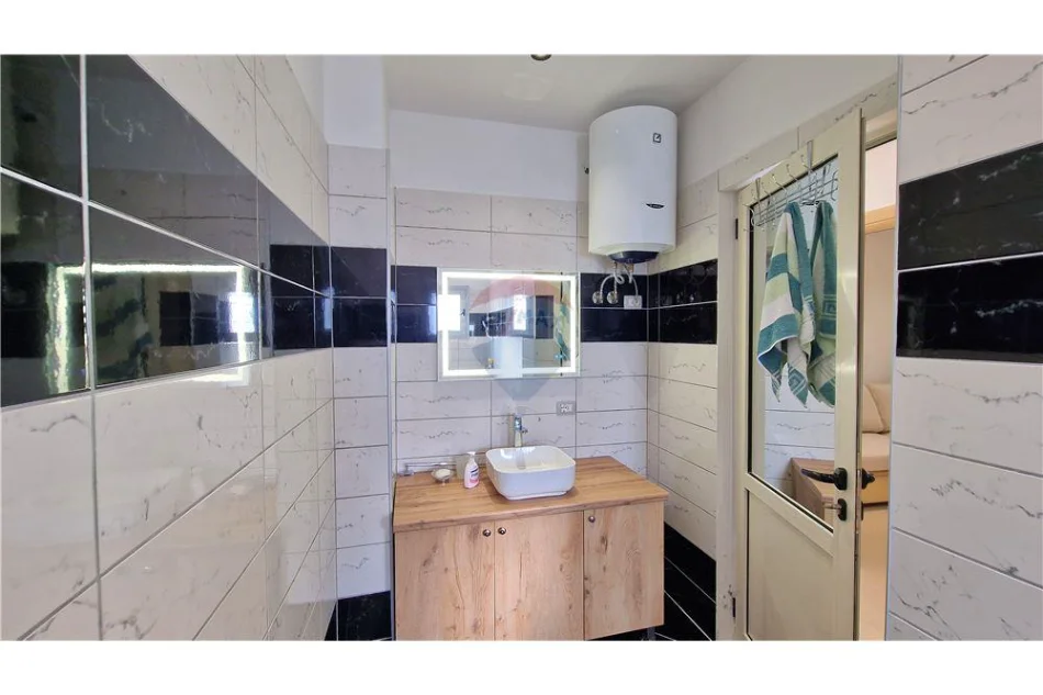 Vlore - Lungomare, shitet apartament 2+1 Kati 2, 80 m² 138.400 € (Rruga Dhimitër Konomi, Vlore)