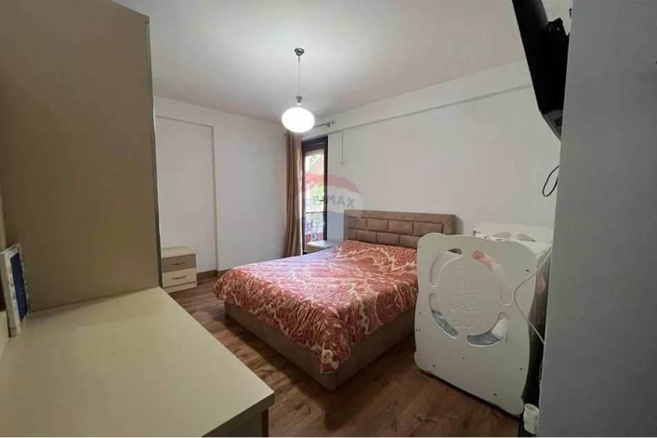 Tirane, jepet me qera apartament 2+1+Ballkon , 750 € 