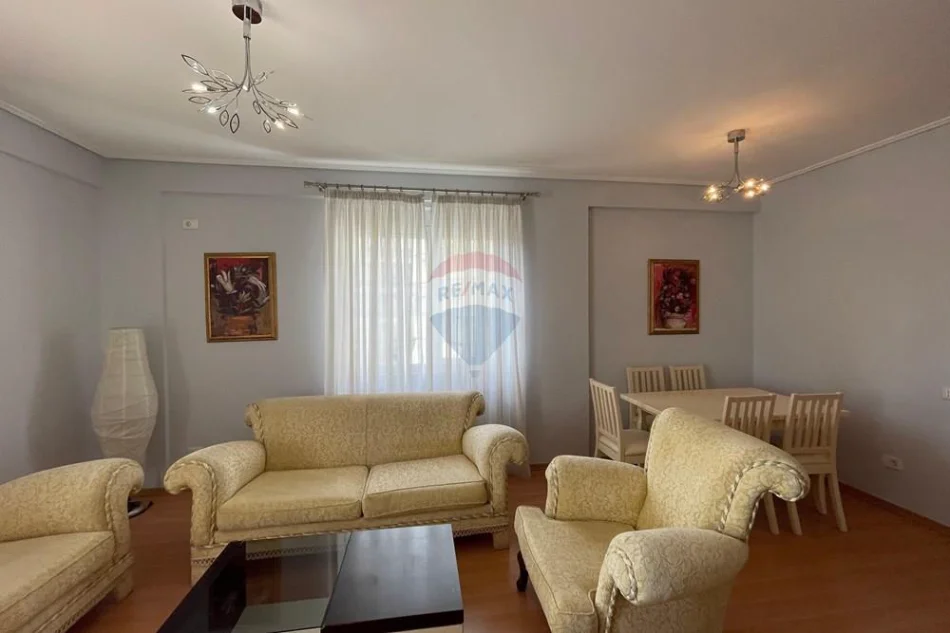 Tirane, jepet me qera apartament , 100 m² 580 € 