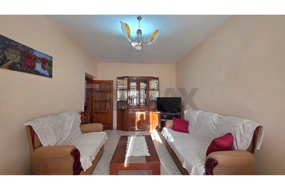 Vlore, shitet apartament 1+1 Kati 5, 70 m² 79.000 € (Rruga Dush Strati, pranë Zjarrfikëses)