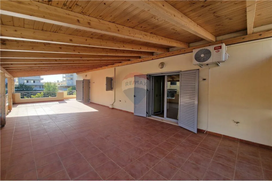 Vlore, shitet apartament 3+1+Ballkon Kati 2, 301 m² 286.425 € (Transballkanike - Rruga Gjergj Kastrioti, Vlorë)