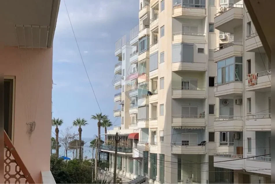 Vlore - Lungomare, shitet apartament 2+1 Kati 2, 130 m² 270.000 € (Rruga Dhimitër Konomi, Vlore)