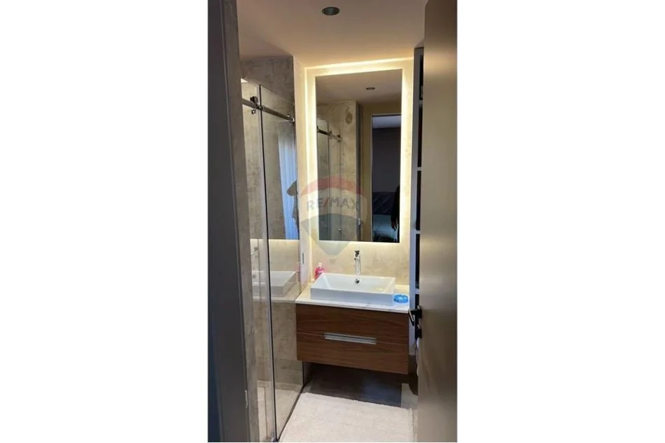 Tirane, jepet me qera apartament 2+1 Kati 4, 125 m² 1.100 € (kristal center)