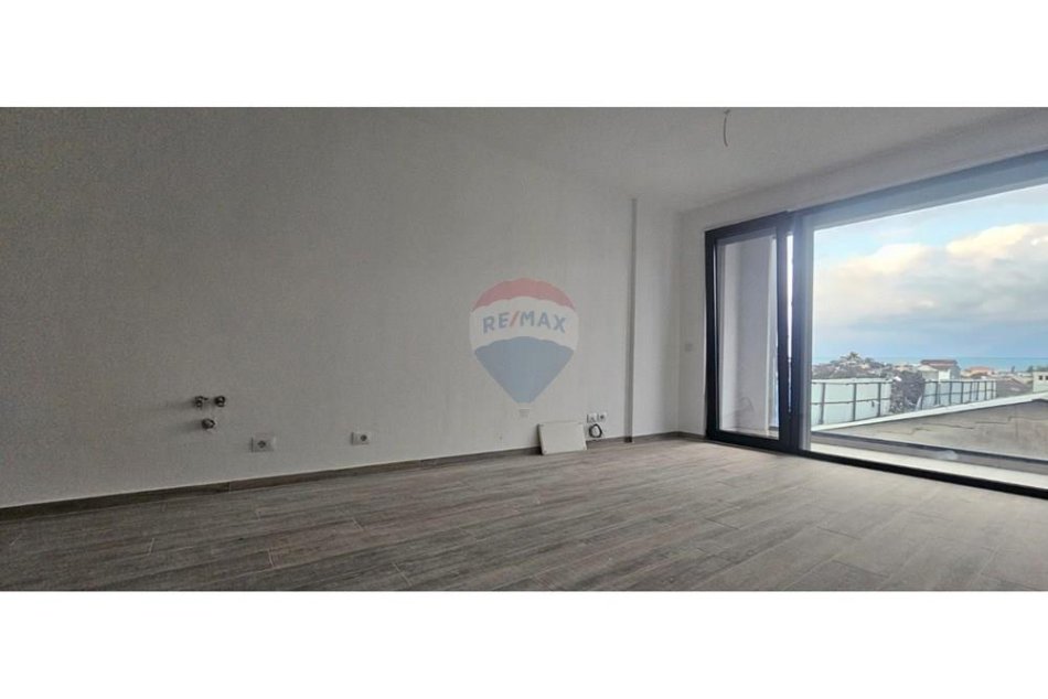 Tirane, shitet apartament 1+1+Ballkon Kati 2, 65 m² (Blloku Gintash Laprake)
