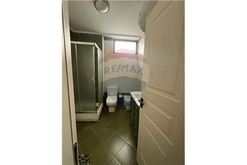 JEPET APARTAMENT ME QIRA 2+1 Ne Qender ,Rruga e Durresit