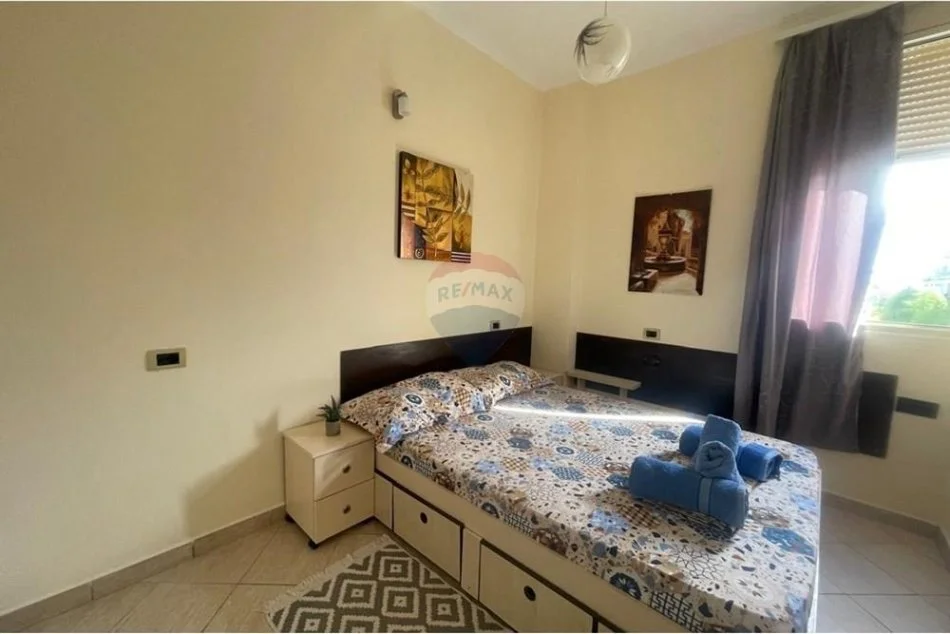 Tirane, jepet me qera apartament 1+1 , 55 m² 450 € (5 Maji)