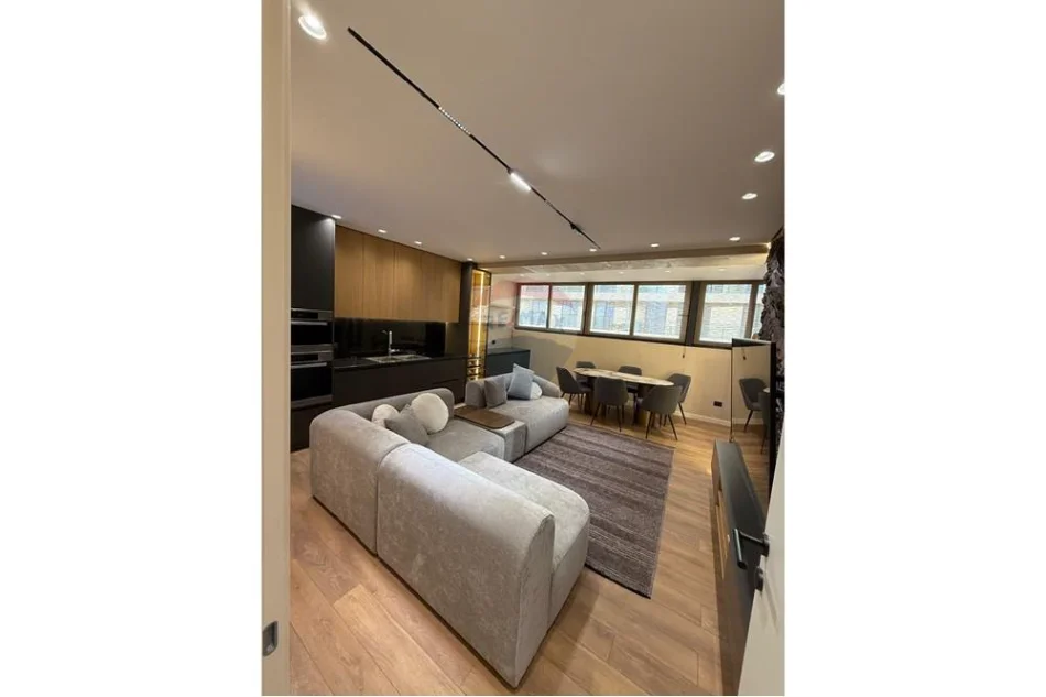 Tirane, jepet me qera apartament 2+1+Ballkon Kati 8, 125 m² 1.300 € (RRUGA E DURRESIT)