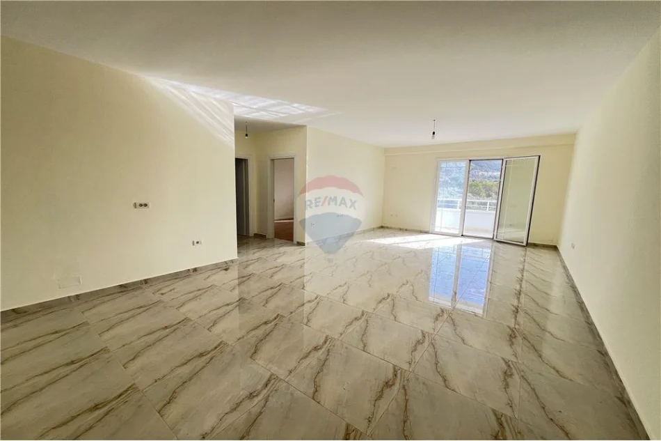 Vlore - Lungomare, shitet apartament 2+1 Kati 8, 124 m² 238.000 € (Rruga Dhimitër Konomi, Vlore)