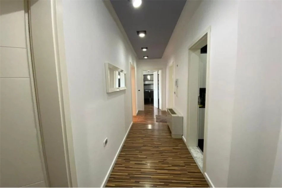 Jepet me qera Apartament 2+1 ne Bllok, Brigada VIII