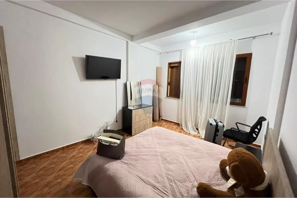 Tirane, shitet Vile , 500 m² 400.000 € 
