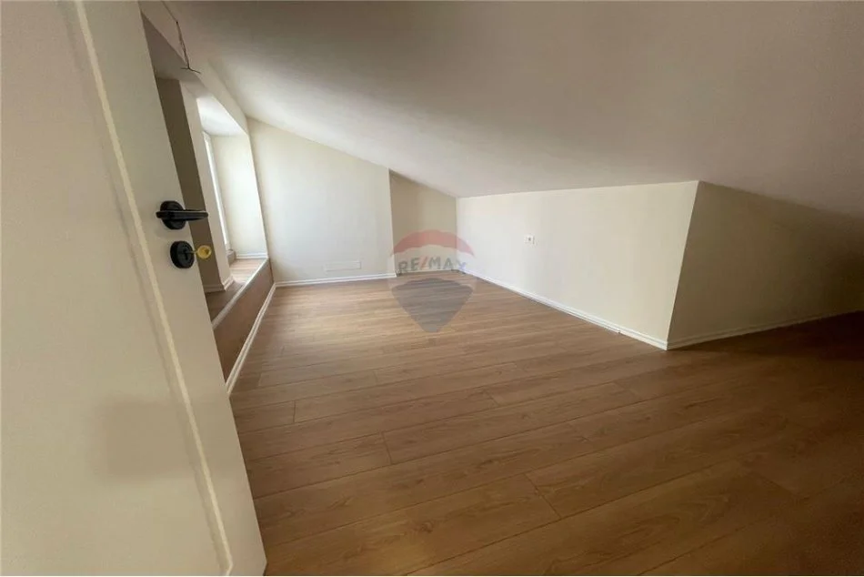 Tirane, shitet apartament 2+1+Ballkon , 130 m² 170.000 € 