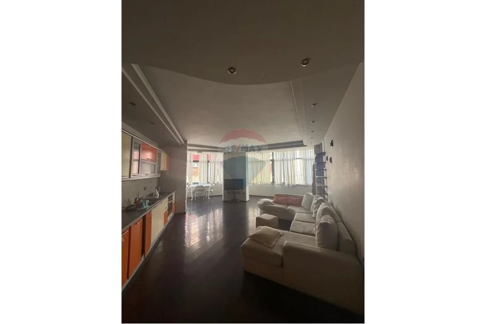 Tirane, jepet me qera apartament 2+1+Ballkon , 130 m² 700 € 