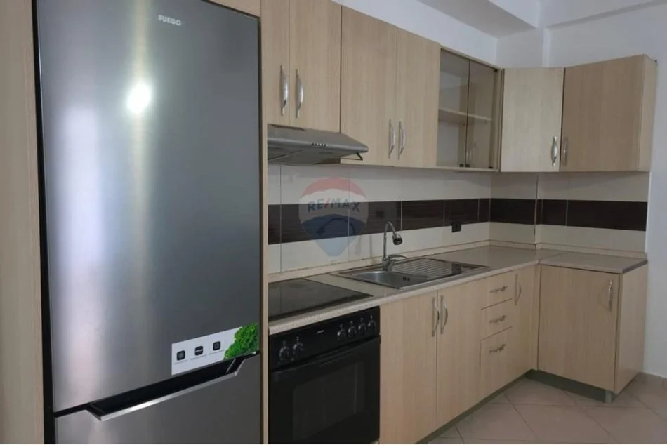 Tirane, jepet me qera apartament 2+1 Kati 4, 88 m² 500 € (Pallatet Çabej, Yzberisht,)