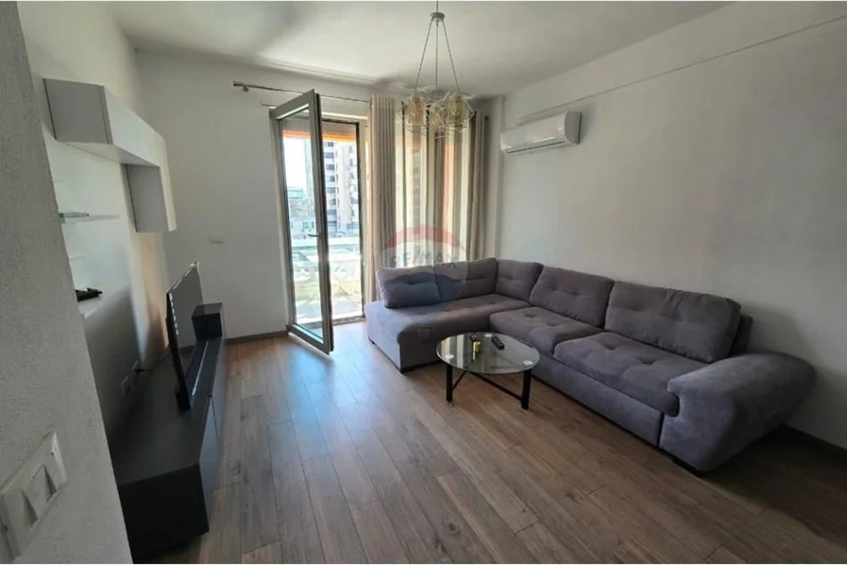 Tirane, jepet me qera apartament 1+1+Ballkon , 78 m² 800 € 