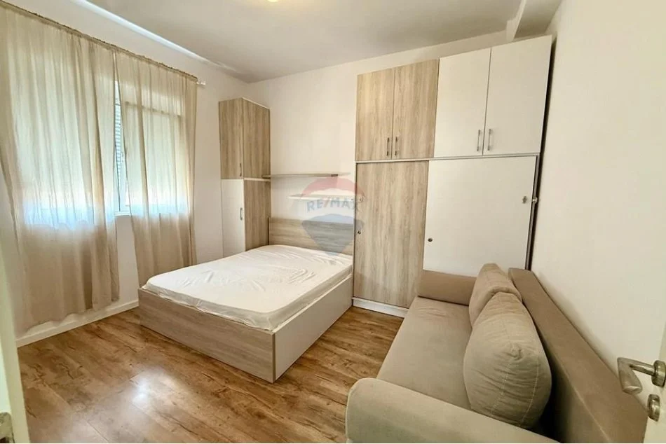 Tirane, jepet me qera apartament 1+1 , 65 m² 450 € (Rruga Ferit Xhajko, Siri Kodra, Tiranë)