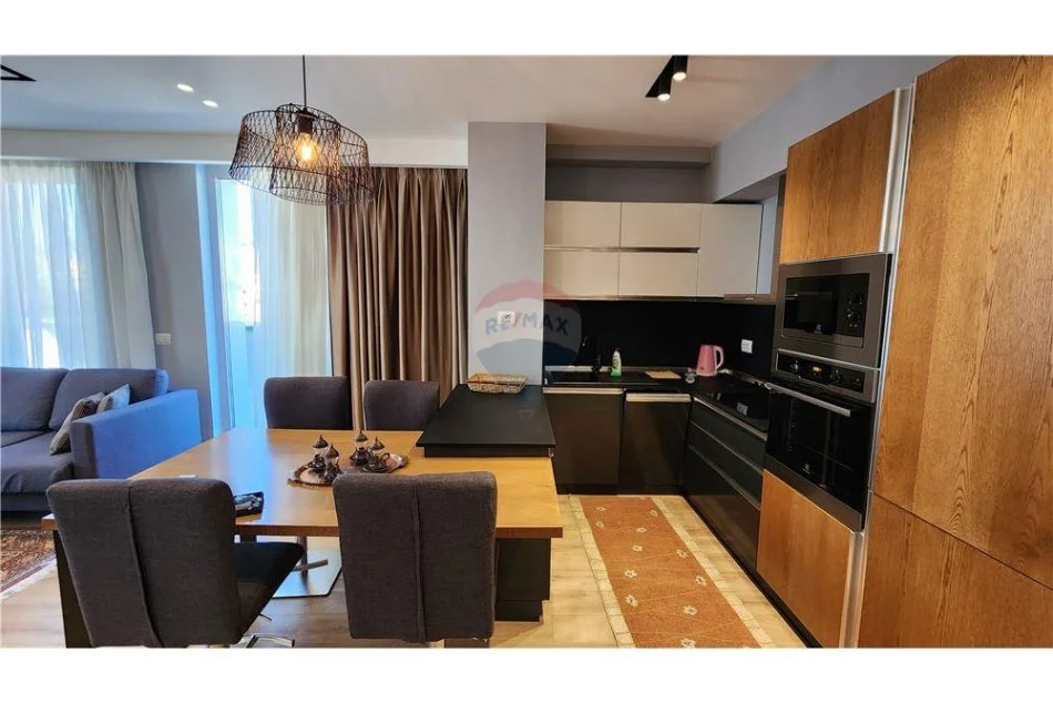 Tirane, jepet me qera apartament 2+1 Kati 7, 150 m² 1.500 € (Rruga Barrikadave Sheshi Skënderbej, Tiranë)