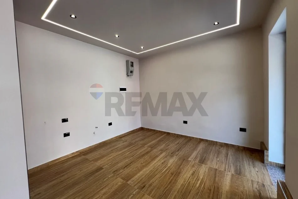 Vlore, jepet me qera dyqan Kati 0, 20 m² 350 € (Rruga Riza Salati, Vlore)