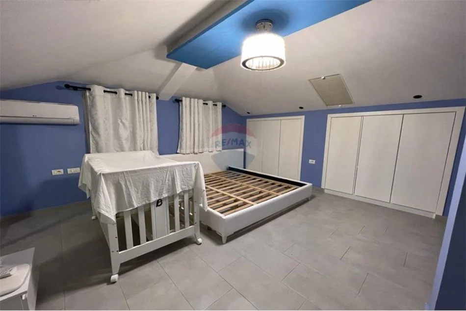 Tirane, jepet me qera Vile 3+1 Kati 2, 160 m² 500 € (kamez)