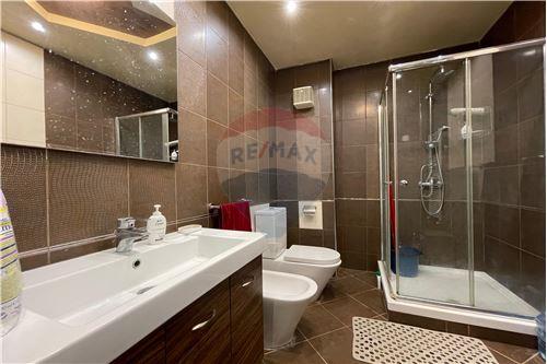 Tirane, jepet me qera apartament 2+1 Kati 4, 112 m² 850 € (Kopshti Zoologjik, Shqipëri)