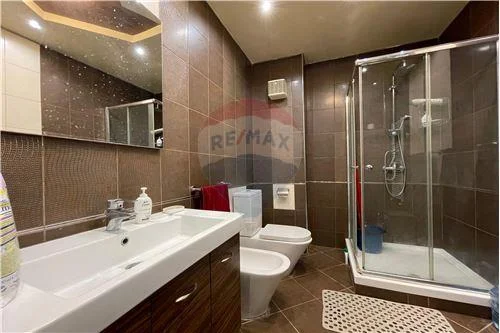 Tirane, jepet me qera apartament 2+1, Kati 4, 87 m2 950 € (Kopshti Zoologjik)