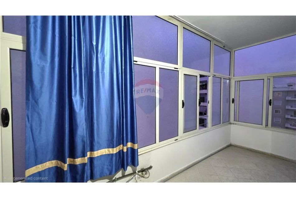 Vlore - Lungomare, shitet apartament 2+1 Kati 9, 104 m² 192.400 € (Pas Hotel Martini, Ish Kombinati, Vlorë)