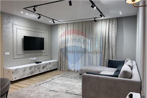 Tirane, shitet apartament 2+1 Kati 2, 123 m² 164.000 Euro
