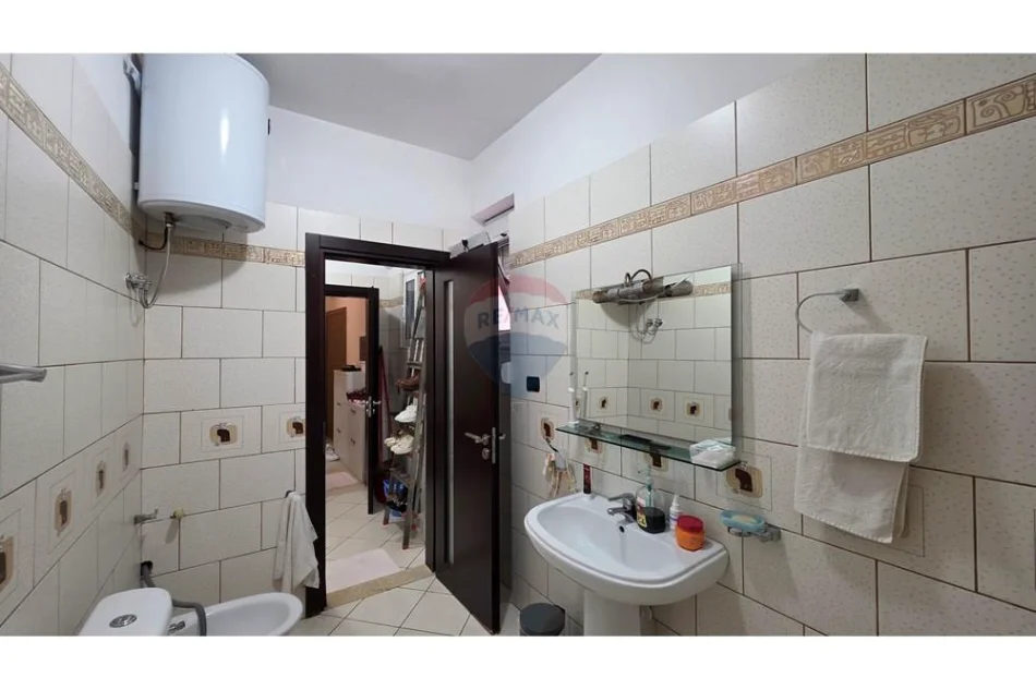 Vlore, shitet apartament 2+1+Aneks+Ballkon Kati 7, 131 m² 185.000 € (Rruga e Cipajve, Vlore)