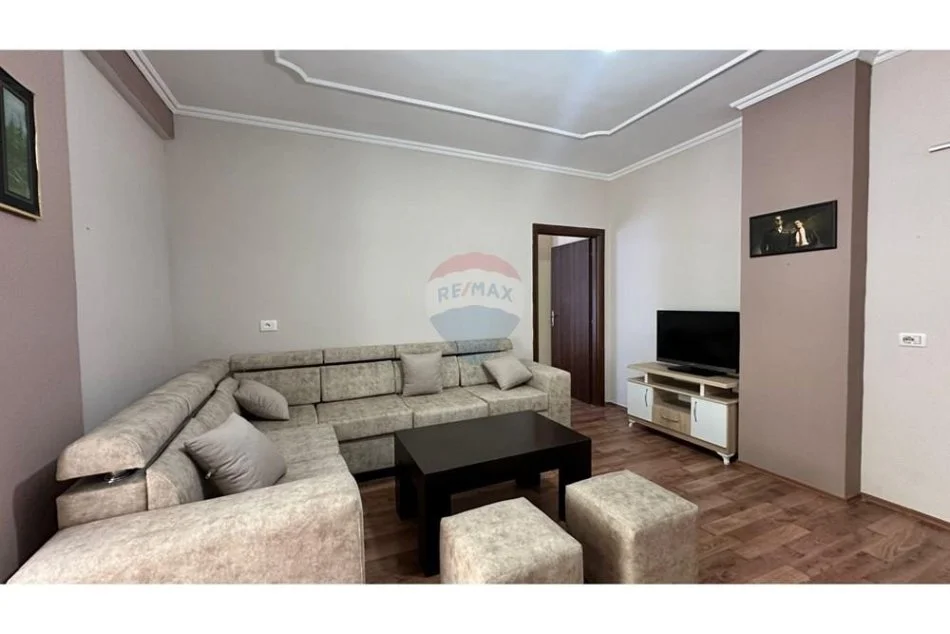 Tirane, jepet me qera apartament 2+1+Ballkon , 100 m² 600 € 