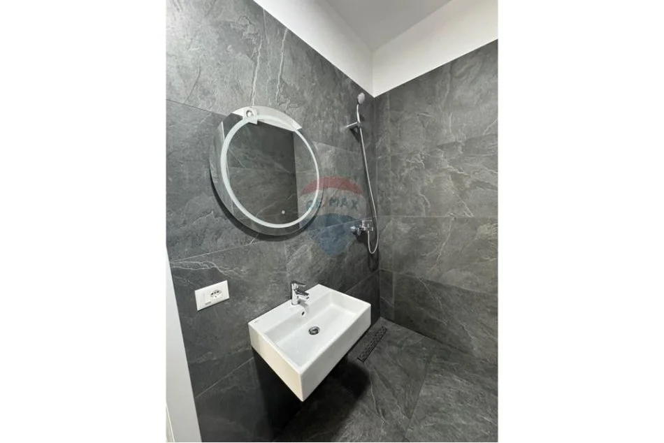 Tirane, jepet me qera apartament 1+1+Ballkon , 70 m² 500 € (Bulevardi i Ri)