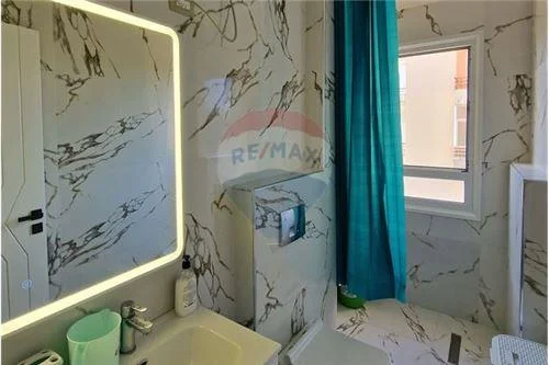 Vlore, jepet me qera apartament 2+1 Kati 4, 74 m² (Rruga Gjergj Kastrioti (Transballkanike), Vlorë)