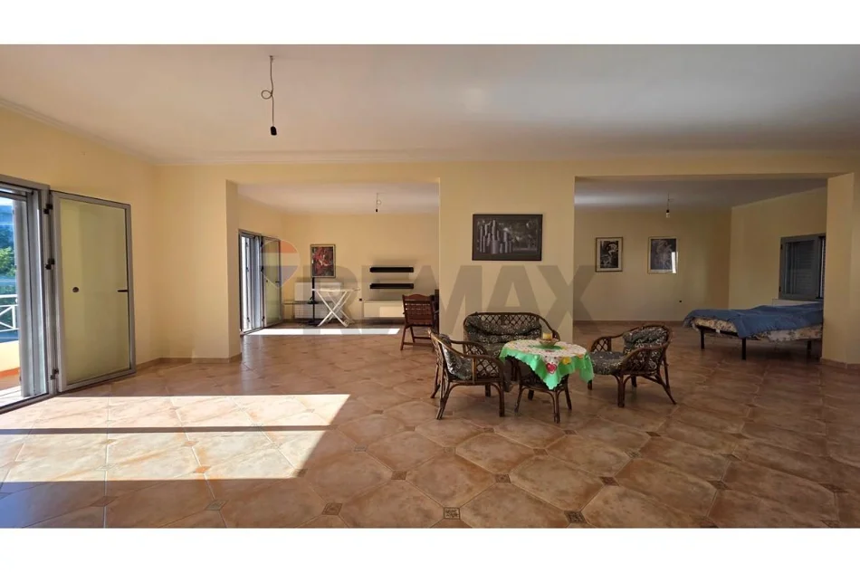 Vlore, shitet apartament 2+1+Ballkon Kati 3, 181 m² 180.000 € (Rruga Gjergj Kastrioti (Transballkanike), Vlorë)