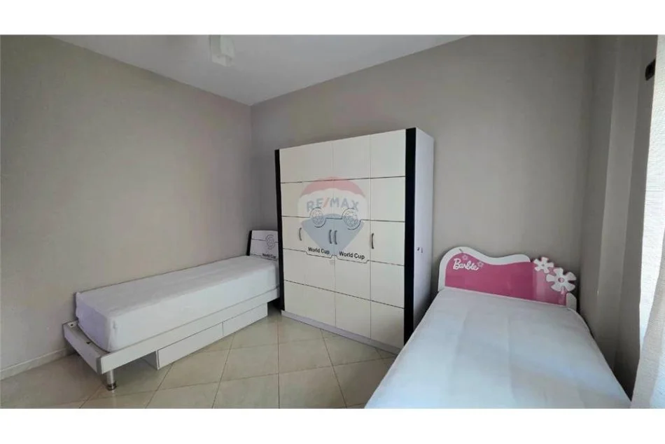 Vlore, jepet me qera apartament 2+1 , 117 m² 400 € (Rr.Laze Malo Rruga Avni Rustemi, Vlorë)