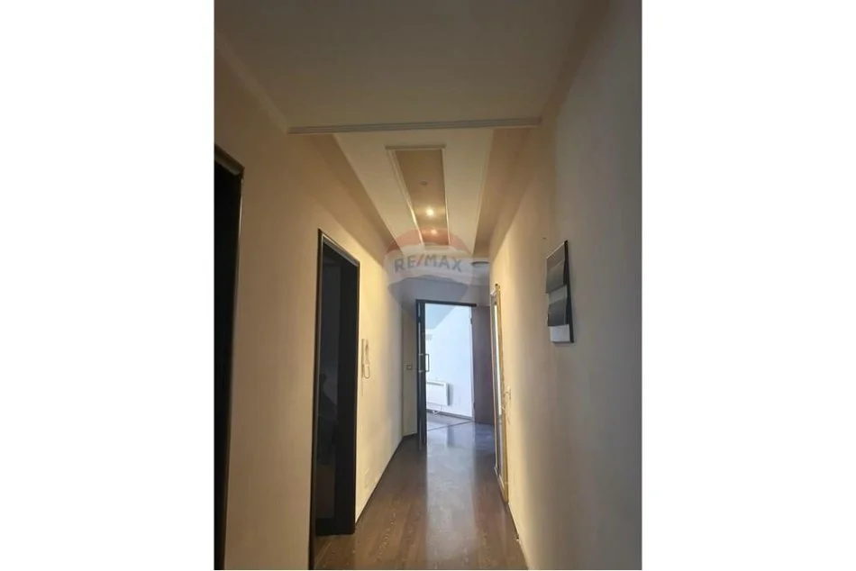 Tirane, jepet me qera apartament 2+1+Ballkon , 130 m² 700 € 