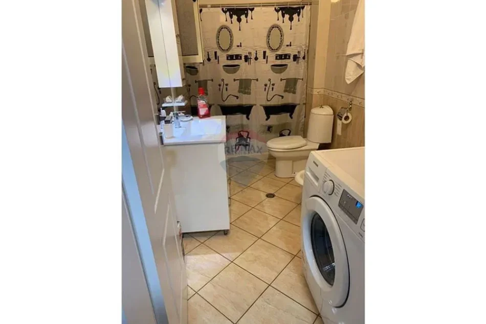 Vlore - Lungomare, shitet apartament 2+1 Kati 2, 130 m² 270.000 € (Rruga Dhimitër Konomi, Vlore)