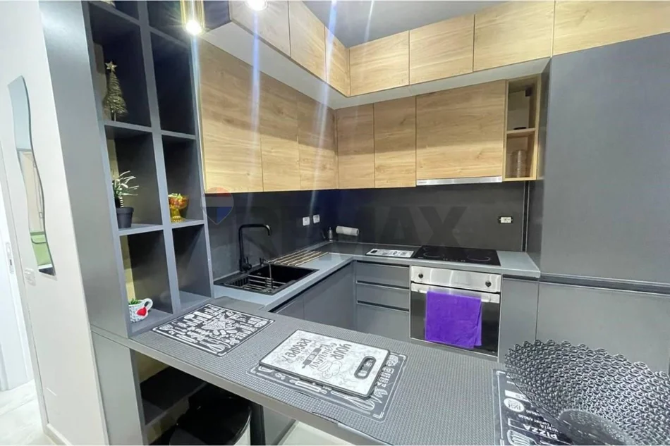 Vlore, jepet me qera apartament 1+1+Ballkon Kati 8, 79 m² 430 € (Rruga Lef Sallata, pran Shkolles se Muzikes, vlore)