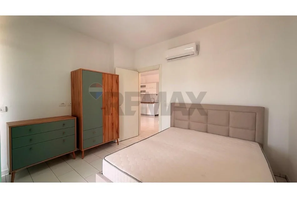 Tirane, jepet me qera apartament 2+1+Ballkon , 500 € (bulevardi i ri)