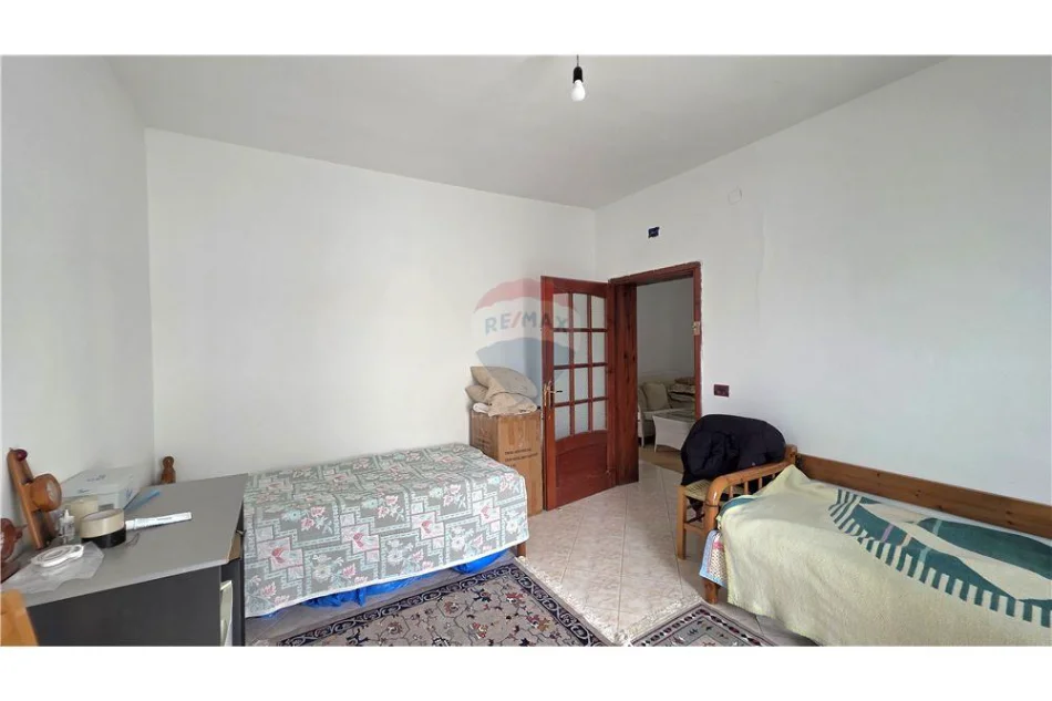 Vlore, shitet shtepi 2+1+Ballkon , 415 m² 175.000 € (Rruga e Re, Vlore)
