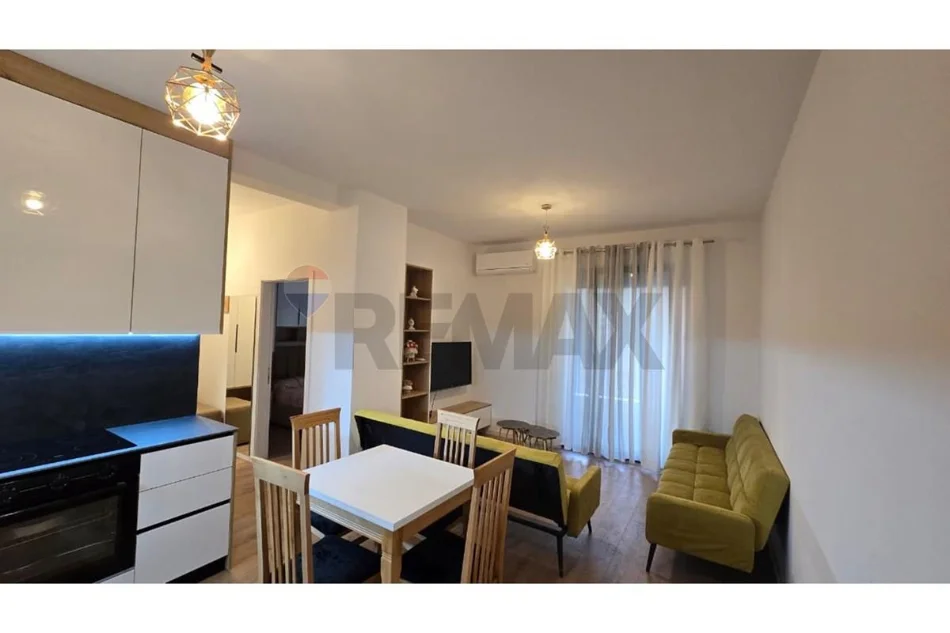 Tirane, jepet me qera apartament 1+1+Ballkon Kati 3, 65 m² 500 € (5 Maj)