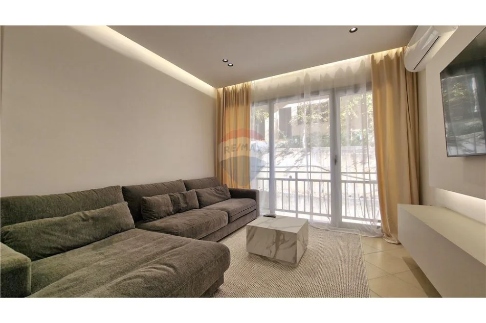 Vlore - Lungomare, shitet apartament 2+1 Kati 2, 79 m² 130.000 € (Rruga Dhimiter Konomi, Vlore)