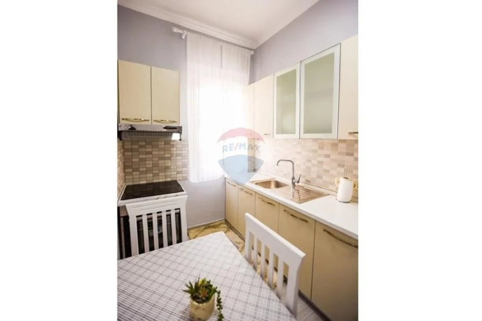 Tirane, jepet me qera apartament 1+1+Ballkon , 64 m² 700 € 