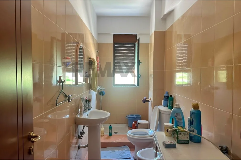 Radhime - Orikum, shitet apartament 1+1+Ballkon Kati 6, 110 m² 110.000 € (Orikum, Vlore)